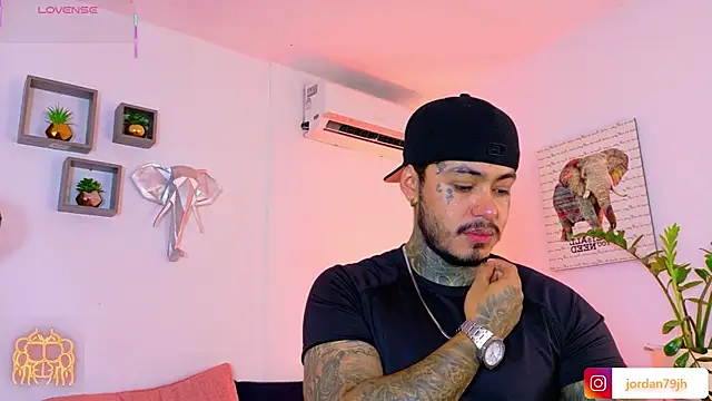 JordanSmiith  online show from June 30, 9:48 pm