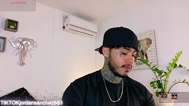 JordanSmiith  online show from February 3, 8:25 pm