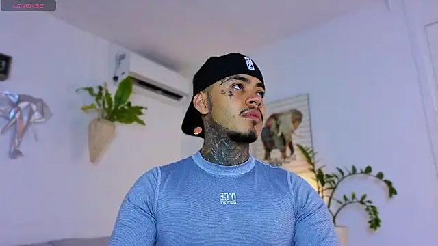 JordanSmiith  online show from December 18, 8:45 pm