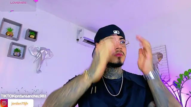 JordanSmiith  online show from April 4, 8:37 pm