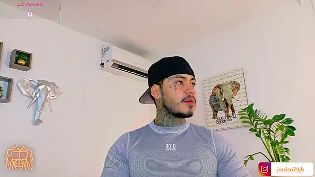 JordanSmiith  online show from June 24, 9:23 pm
