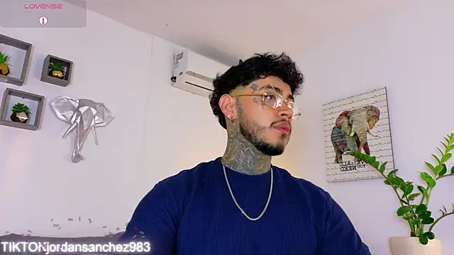 JordanSmiith  online show from February 7, 9:12 pm