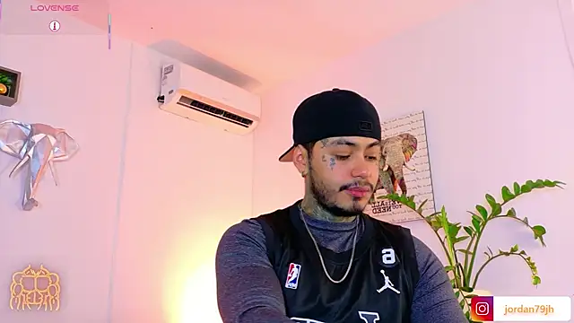 JordanSmiith  online show from June 26, 9:53 pm
