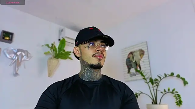 JordanSmiith  online show from December 16, 8:35 pm