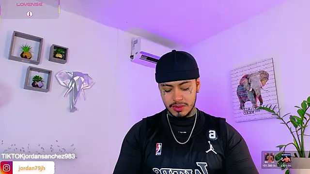 JordanSmiith  online show from June 17, 9:36 pm