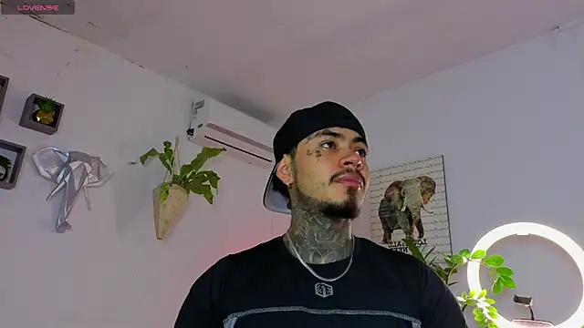 JordanSmiith  online show from November 15, 8:35 pm