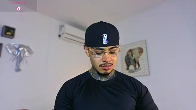 JordanSmiith  online show from December 22, 9:04 pm