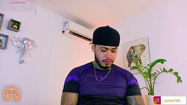 JordanSmiith  online show from July 15, 7:32 pm