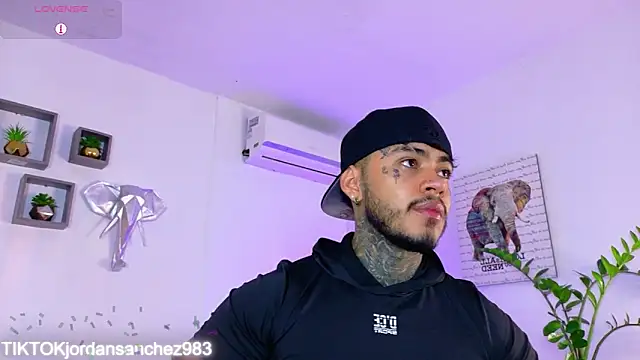 JordanSmiith  online show from February 14, 8:42 pm