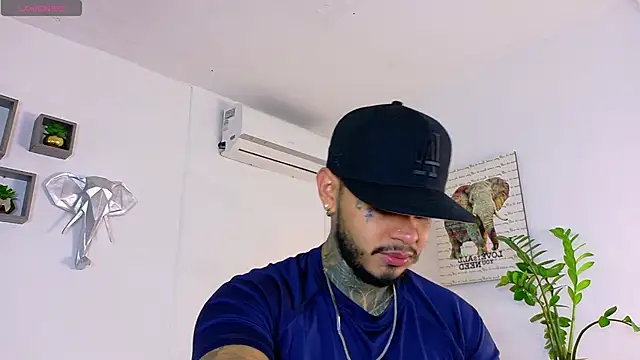 JordanSmiith  online show from February 17, 8:39 pm