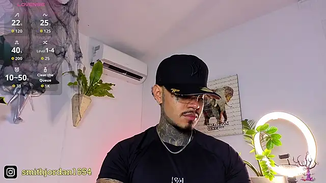 JordanSmiith  online show from October 31, 9:22 pm