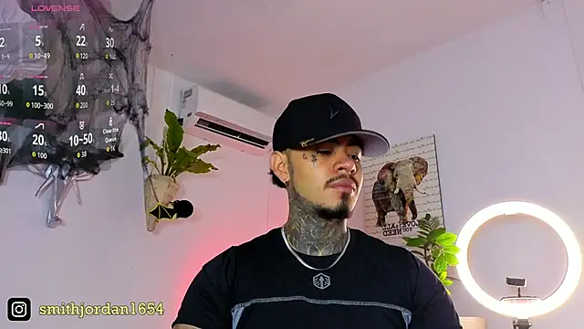 JordanSmiith  online show from November 3, 8:45 pm