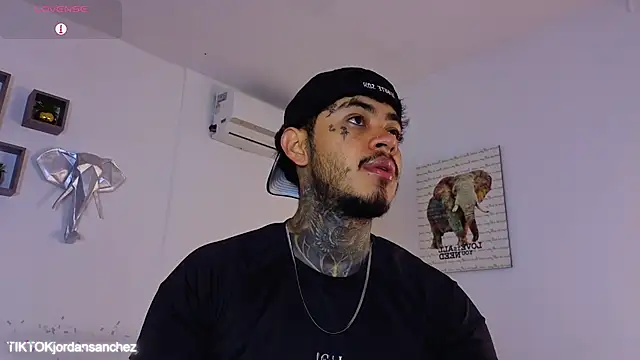 JordanSmiith  online show from January 12, 3:19 pm