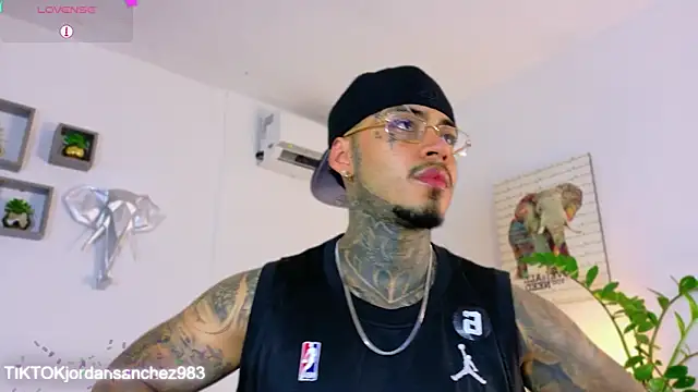 JordanSmiith  online show from March 11, 9:09 pm