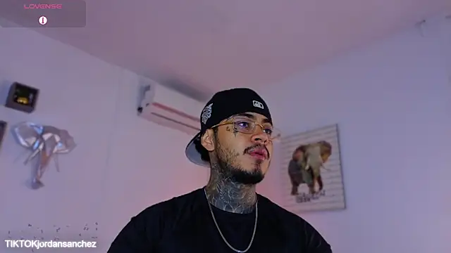 JordanSmiith  online show from January 10, 4:13 pm