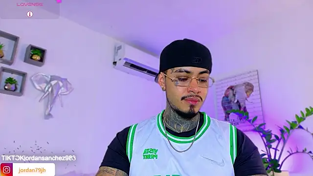 JordanSmiith  online show from March 31, 9:06 pm