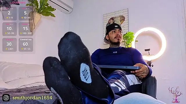 JordanSmiith  online show from October 24, 9:14 pm