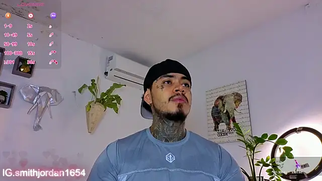 JordanSmiith  online show from November 18, 9:18 pm