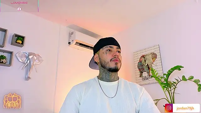 JordanSmiith  online show from July 9, 10:09 pm