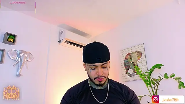 JordanSmiith  online show from July 10, 9:04 pm