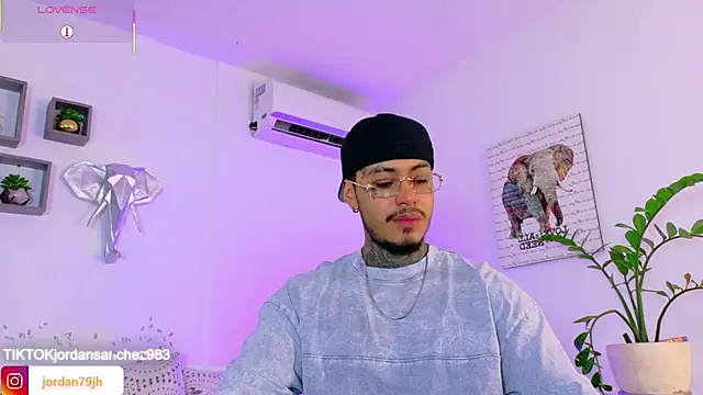 JordanSmiith  online show from June 10, 8:43 pm