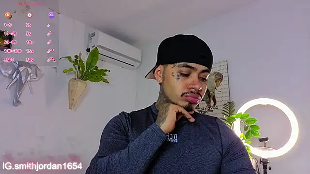 JordanSmiith  online show from December 1, 8:32 pm