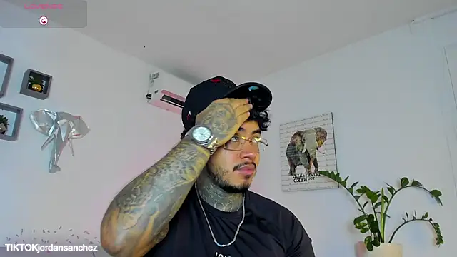 JordanSmiith  online show from January 17, 9:07 pm