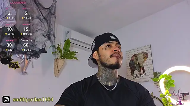 JordanSmiith  online show from October 25, 9:04 pm