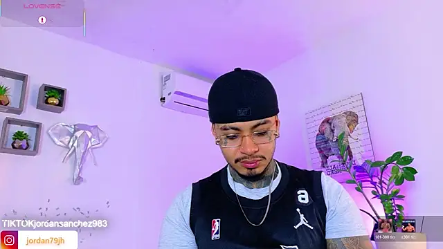 JordanSmiith  online show from April 30, 8:57 pm