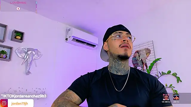 JordanSmiith  online show from May 1, 9:20 pm