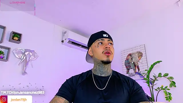 JordanSmiith  online show from May 11, 8:50 pm