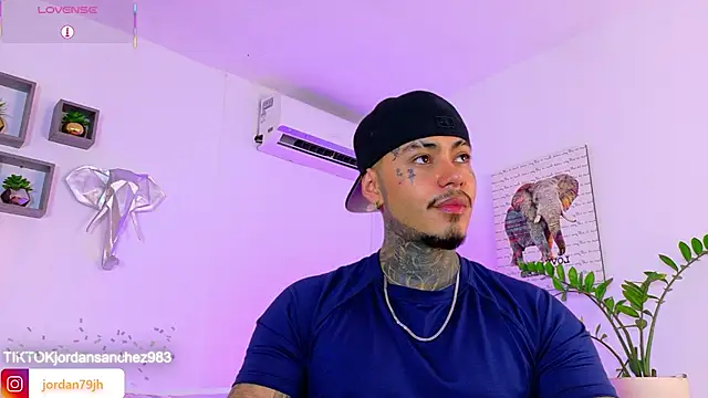JordanSmiith  online show from May 26, 9:02 pm