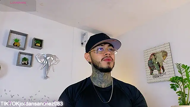 JordanSmiith  online show from February 19, 7:55 pm