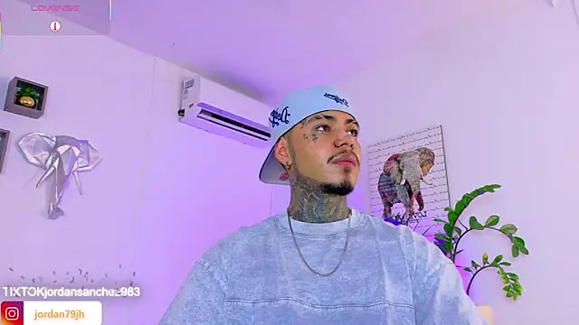 JordanSmiith  online show from May 15, 9:02 pm