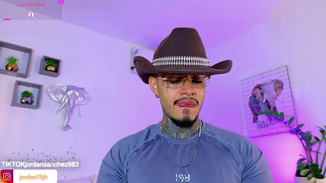 JordanSmiith  online show from March 24, 7:47 pm