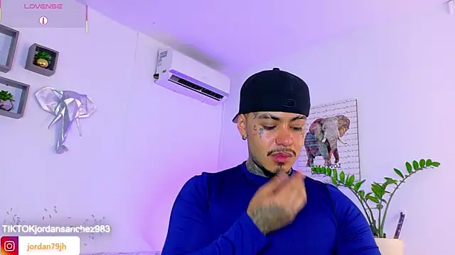 JordanSmiith  online show from May 27, 9:33 pm