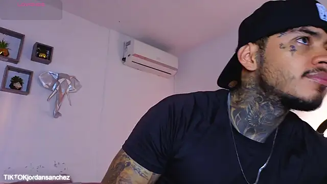 JordanSmiith  online show from January 7, 7:52 pm