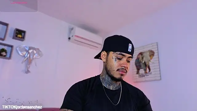 JordanSmiith  online show from January 9, 8:49 pm