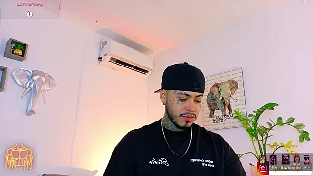JordanSmiith  online show from July 4, 8:57 pm