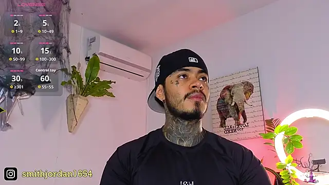 JordanSmiith  online show from October 27, 7:59 pm