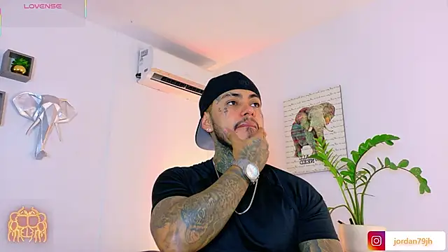 JordanSmiith  online show from July 11, 9:59 pm