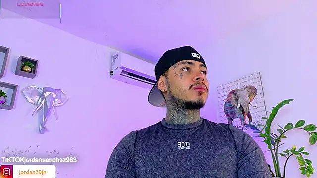 JordanSmiith  online show from May 9, 8:45 pm