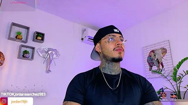 JordanSmiith  online show from May 4, 8:33 pm