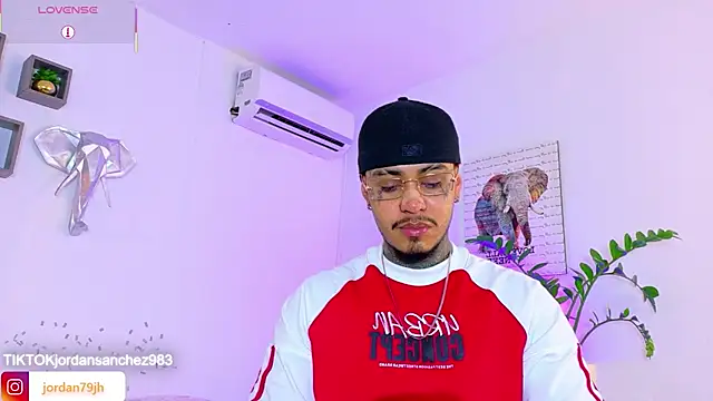 JordanSmiith  online show from May 16, 8:52 pm
