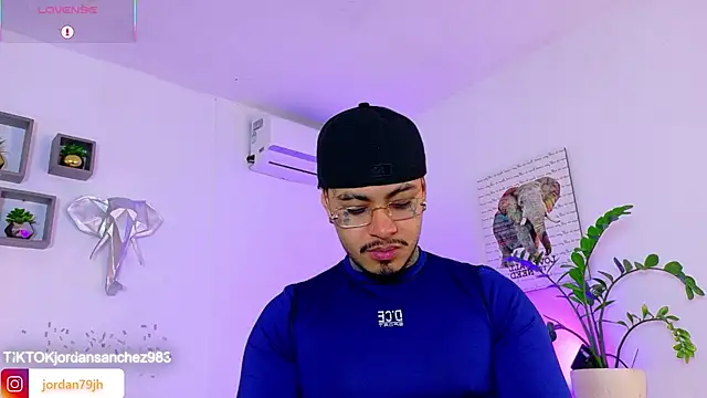 JordanSmiith  online show from May 2, 9:09 pm