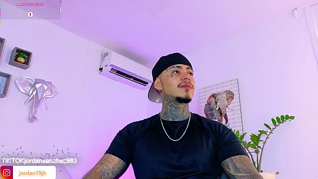 JordanSmiith  online show from May 25, 8:51 pm