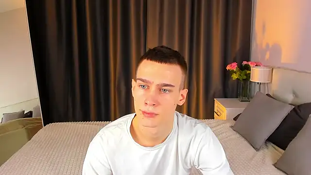 Snapshot of Kevin_Kesi chatting on February 2, 6:14 am Kevin Kesi online show from February 2, 6:14 am