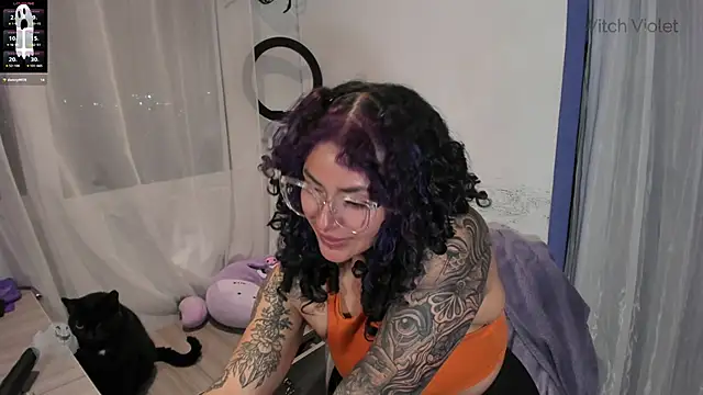 Snapshot of witchviolet chatting on January 31, 2:26 am witchviolet online show from January 31, 2:26 am