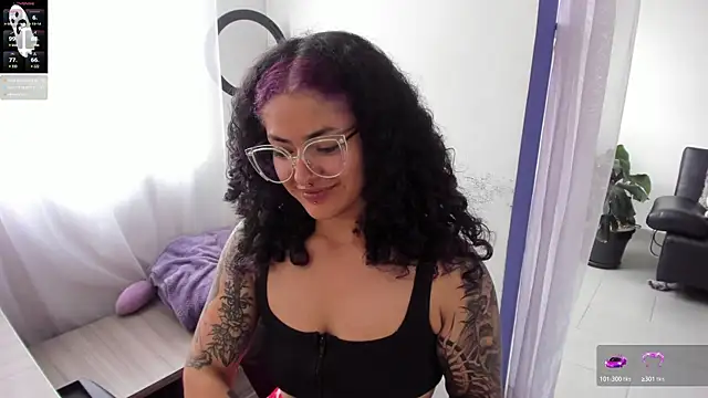 Snapshot of witchviolet chatting on February 1, 7:02 pm witchviolet online show from February 1, 7:02 pm