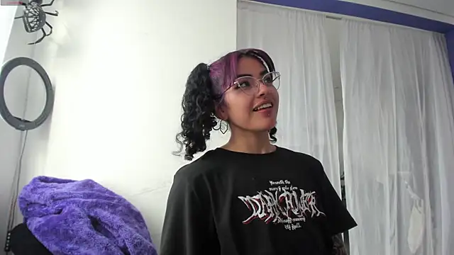 Snapshot of witchviolet chatting on March 17, 9:35 pm witchviolet online show from March 17, 9:35 pm